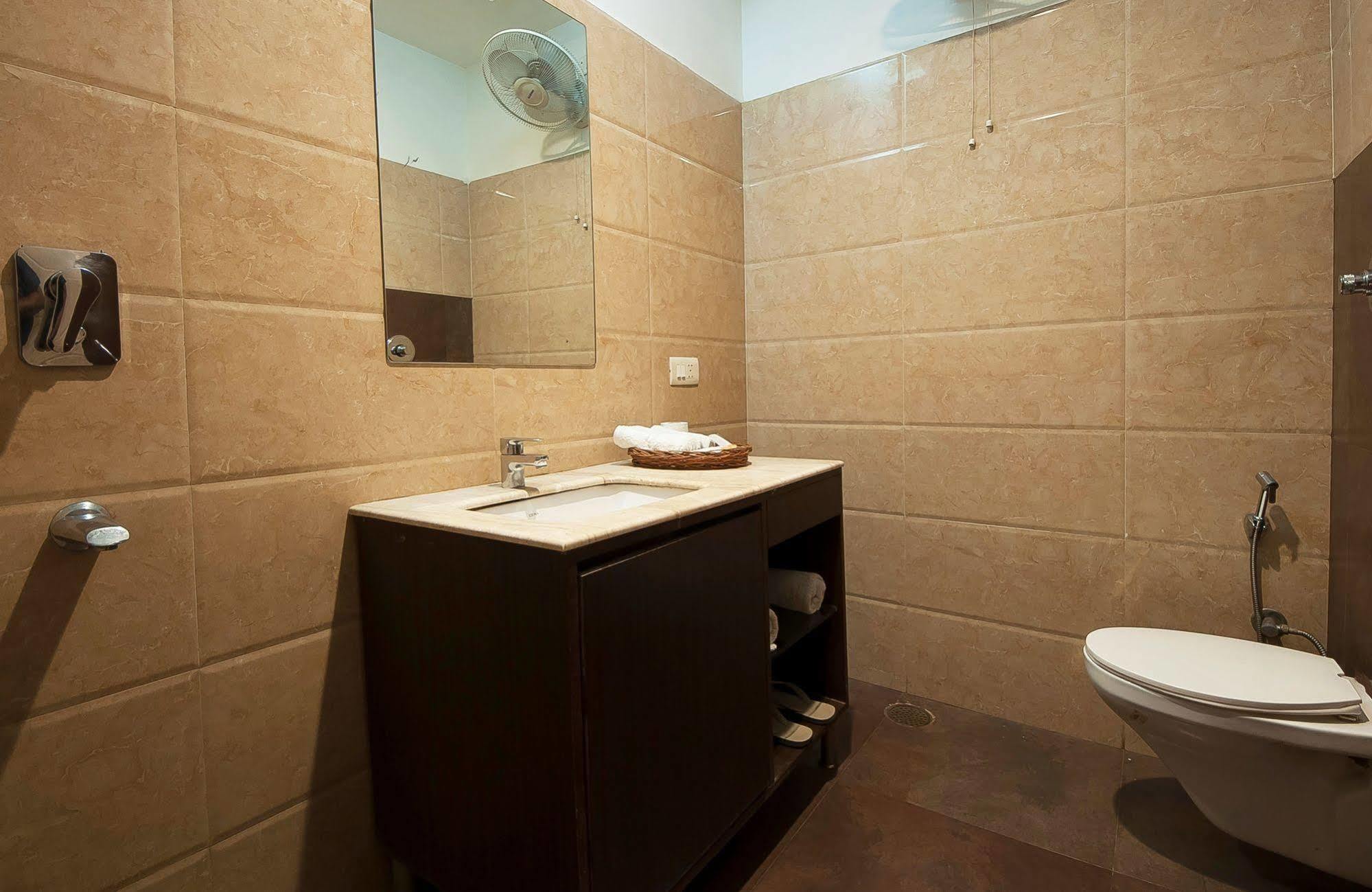 Fabhotel Basera Amritsar Esterno foto